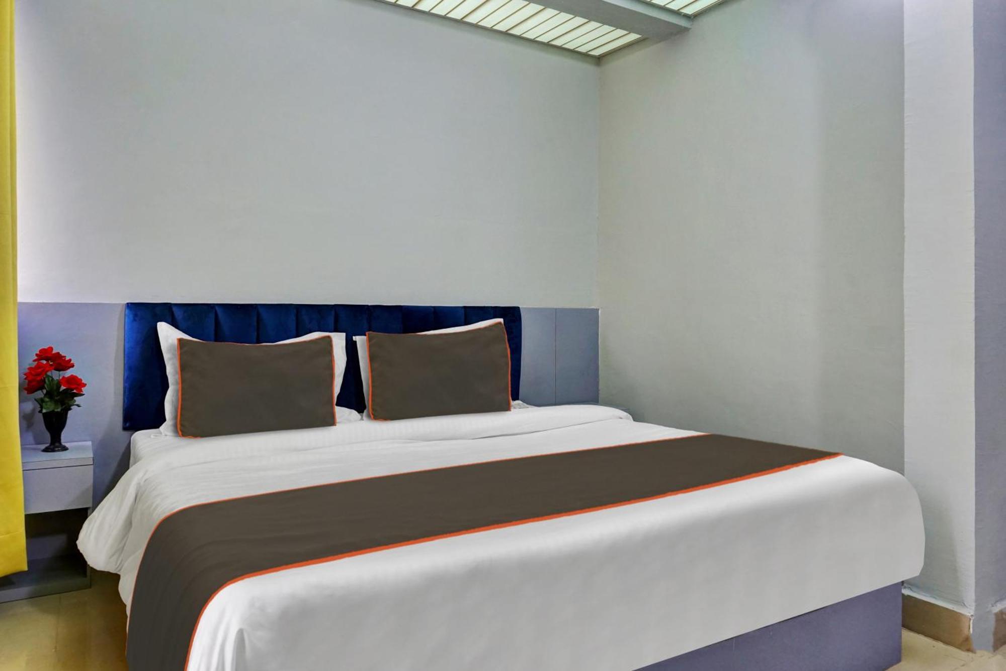 פונה Collection O Baner Executive Stays מראה חיצוני תמונה